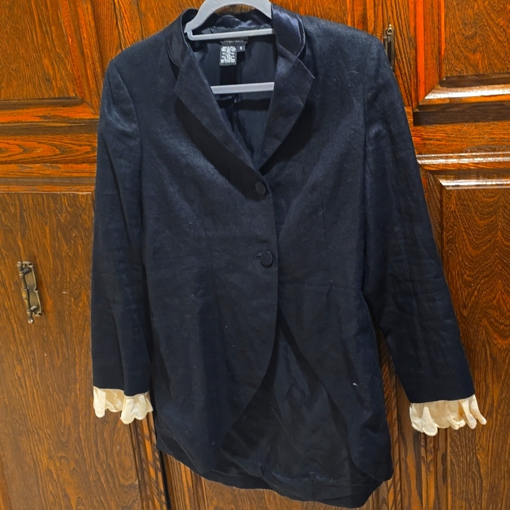 Precious vintage long tail black blazer